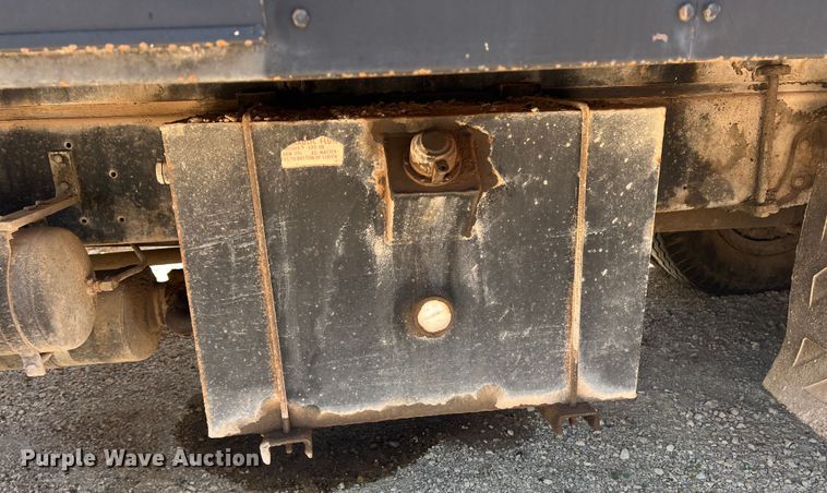 image for item DN3053 1987 Ford C8000  oil distributor truck