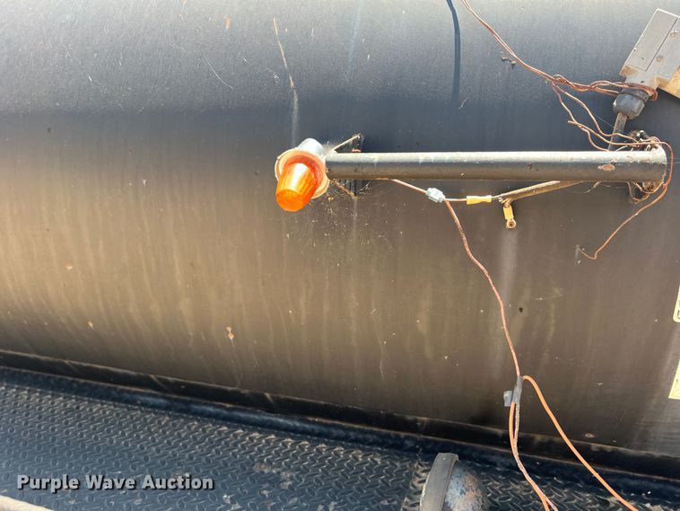 image for item DN3053 1987 Ford C8000  oil distributor truck