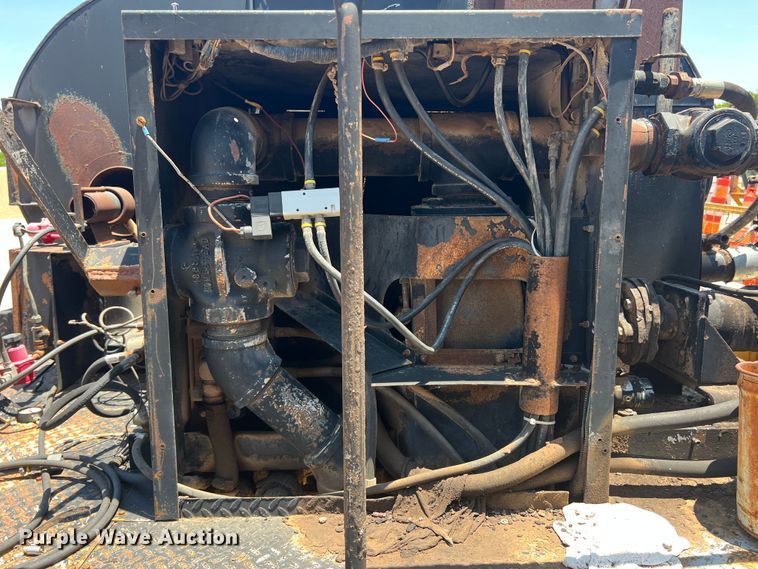 image for item DN3053 1987 Ford C8000  oil distributor truck