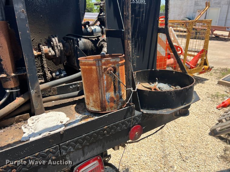 image for item DN3053 1987 Ford C8000  oil distributor truck