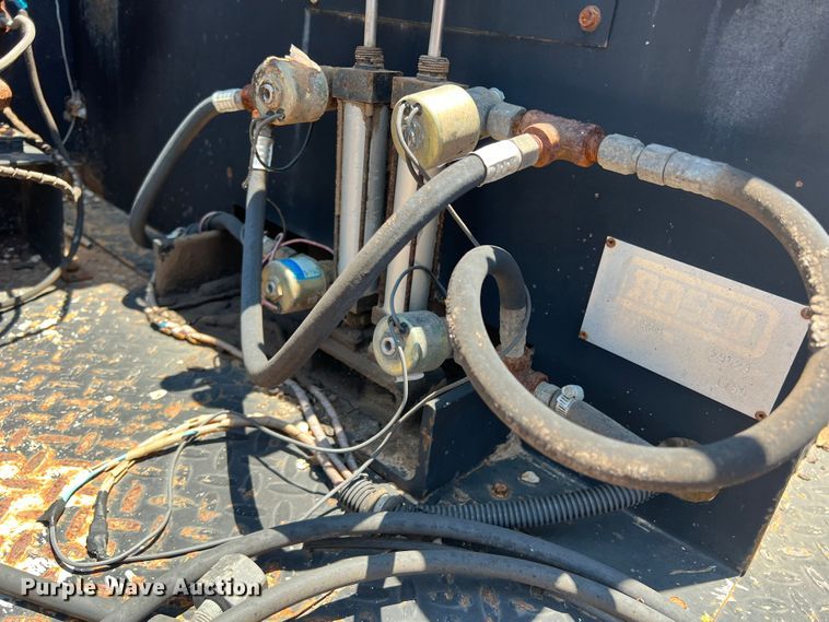 image for item DN3053 1987 Ford C8000  oil distributor truck