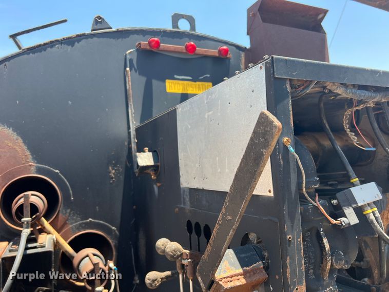 image for item DN3053 1987 Ford C8000  oil distributor truck