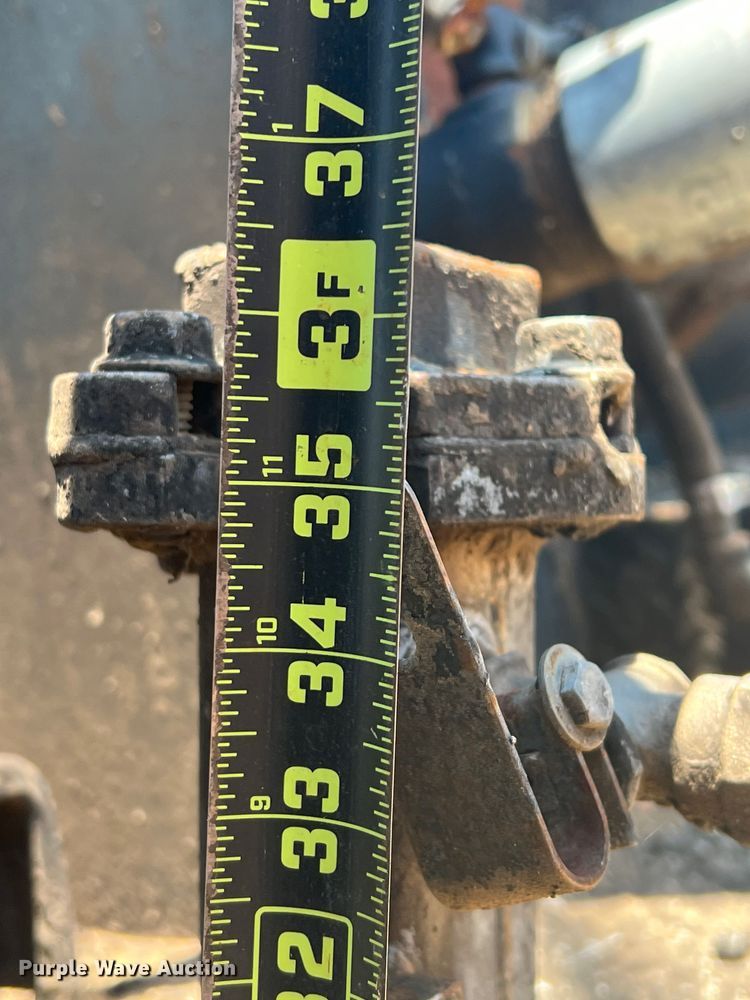 image for item DN3053 1987 Ford C8000  oil distributor truck