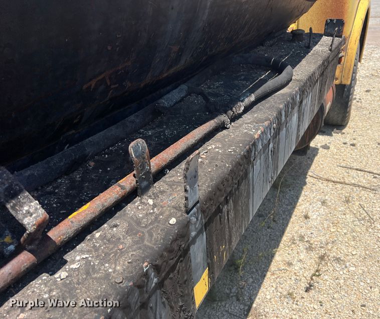 image for item DN3053 1987 Ford C8000  oil distributor truck