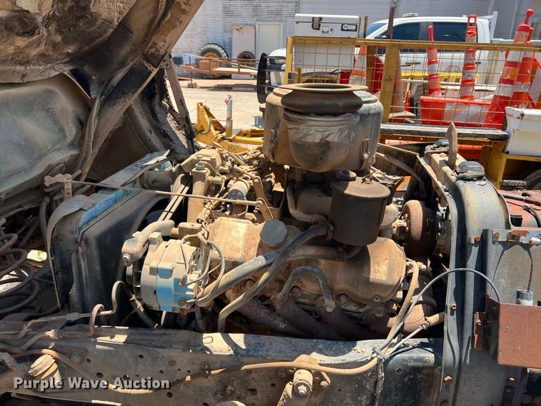 image for item DN3053 1987 Ford C8000  oil distributor truck