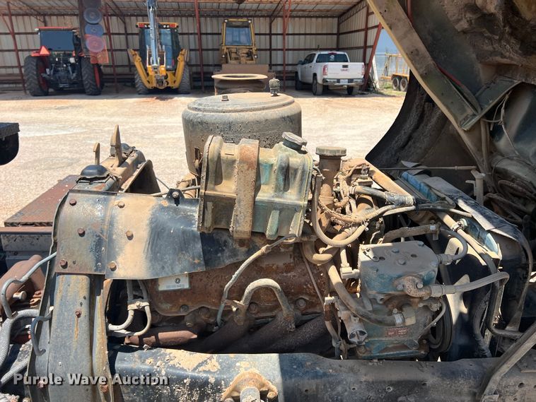 image for item DN3053 1987 Ford C8000  oil distributor truck