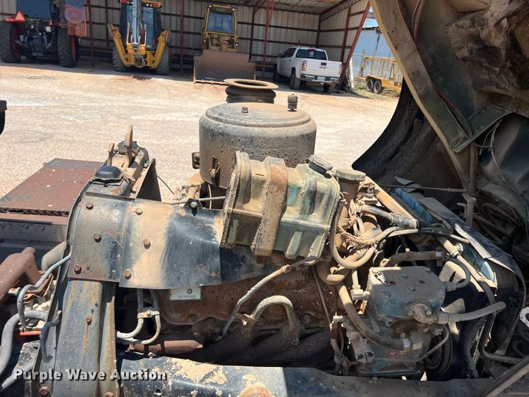 image for item DN3053 1987 Ford C8000  oil distributor truck