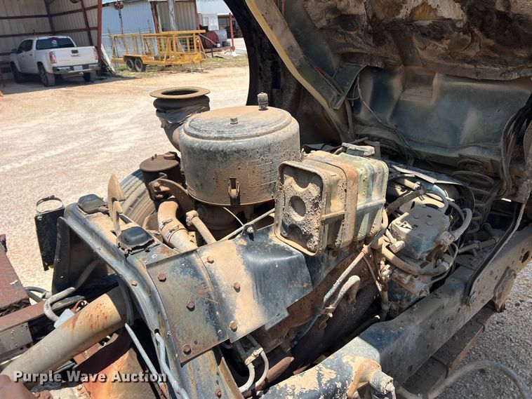 image for item DN3053 1987 Ford C8000  oil distributor truck