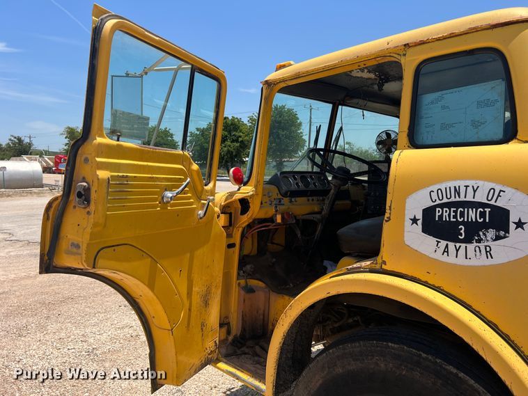 image for item DN3053 1987 Ford C8000  oil distributor truck