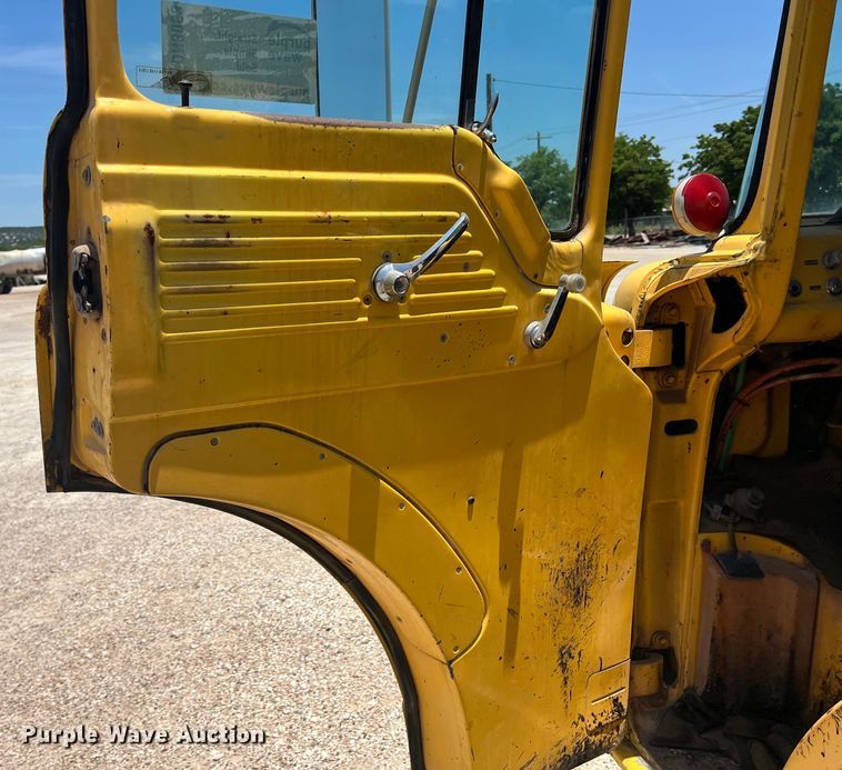 image for item DN3053 1987 Ford C8000  oil distributor truck