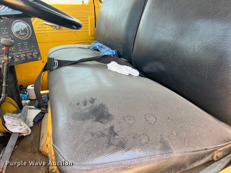 image for item DN3053 1987 Ford C8000  oil distributor truck