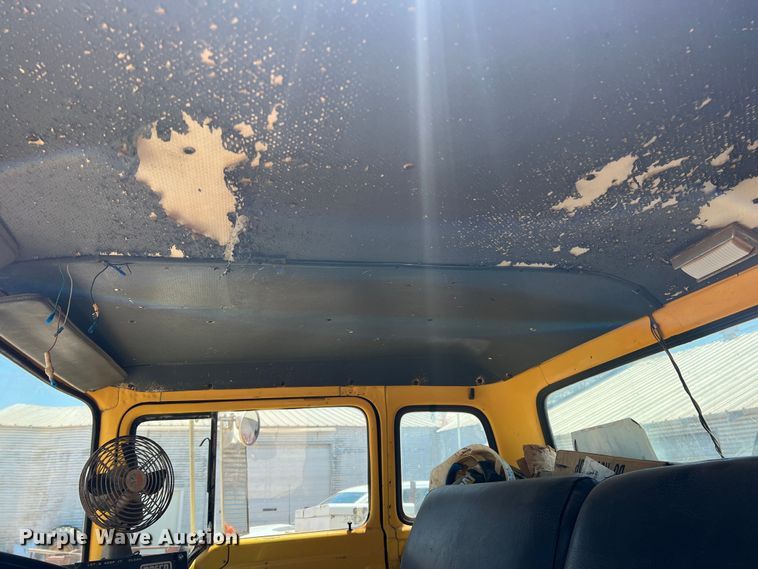 image for item DN3053 1987 Ford C8000  oil distributor truck