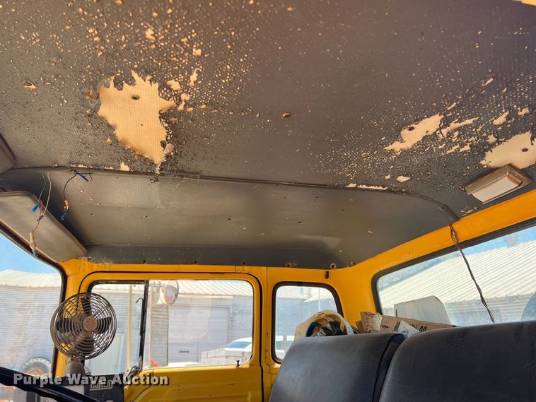 image for item DN3053 1987 Ford C8000  oil distributor truck