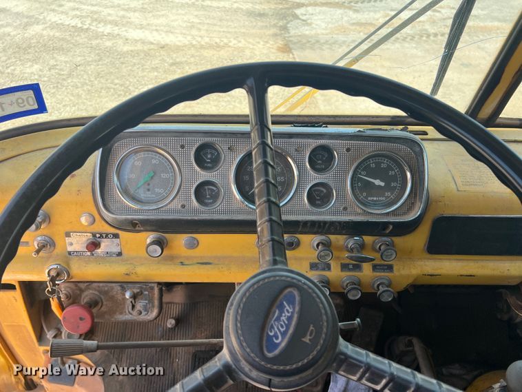 image for item DN3053 1987 Ford C8000  oil distributor truck