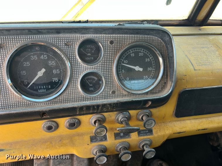 image for item DN3053 1987 Ford C8000  oil distributor truck