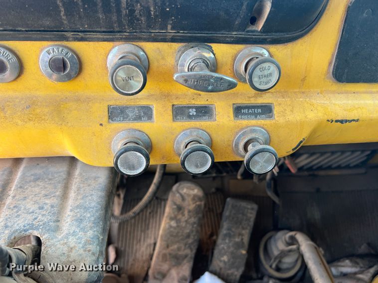 image for item DN3053 1987 Ford C8000  oil distributor truck