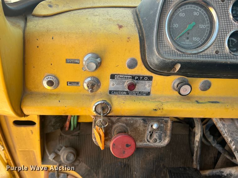 image for item DN3053 1987 Ford C8000  oil distributor truck