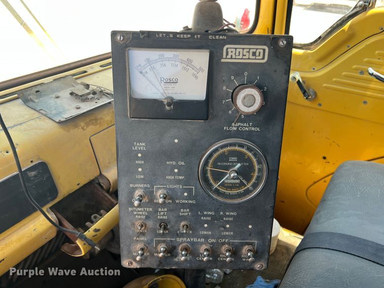 image for item DN3053 1987 Ford C8000  oil distributor truck