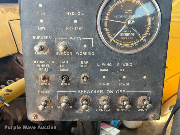 image for item DN3053 1987 Ford C8000  oil distributor truck