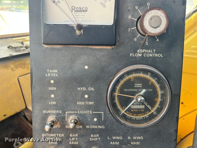 image for item DN3053 1987 Ford C8000  oil distributor truck