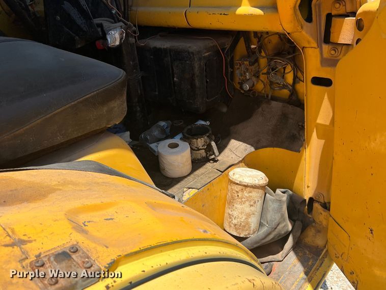 image for item DN3053 1987 Ford C8000  oil distributor truck