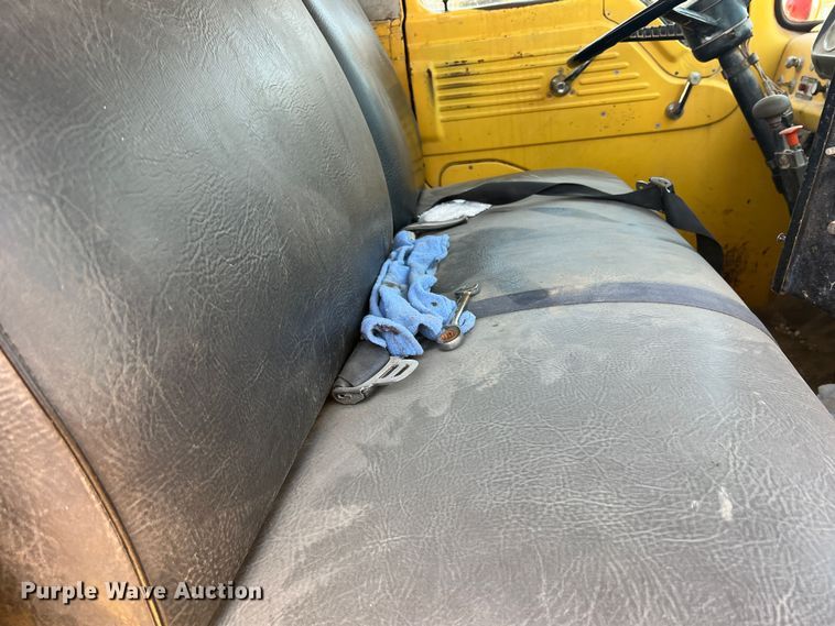 image for item DN3053 1987 Ford C8000  oil distributor truck