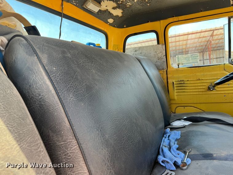 image for item DN3053 1987 Ford C8000  oil distributor truck