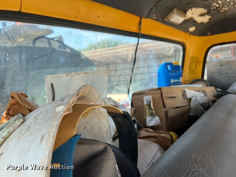 image for item DN3053 1987 Ford C8000  oil distributor truck