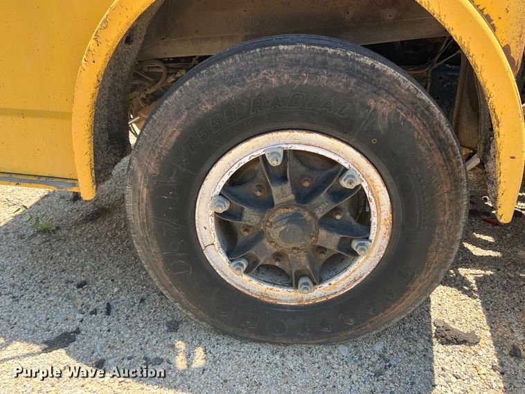 image for item DN3053 1987 Ford C8000  oil distributor truck