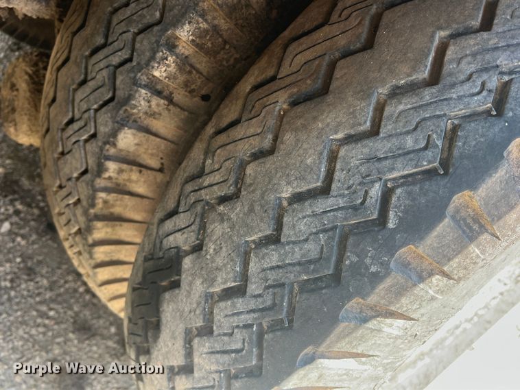 image for item DN3053 1987 Ford C8000  oil distributor truck