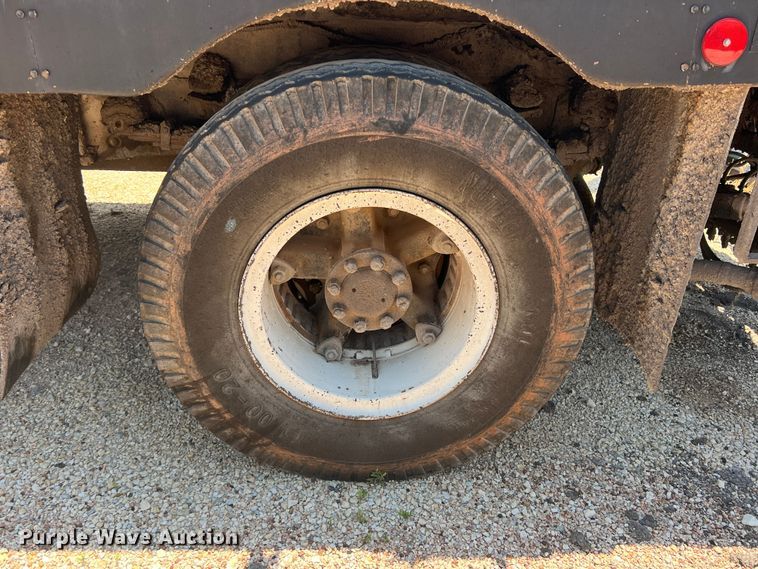 image for item DN3053 1987 Ford C8000  oil distributor truck