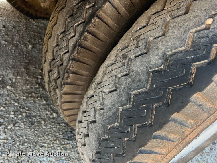 image for item DN3053 1987 Ford C8000  oil distributor truck