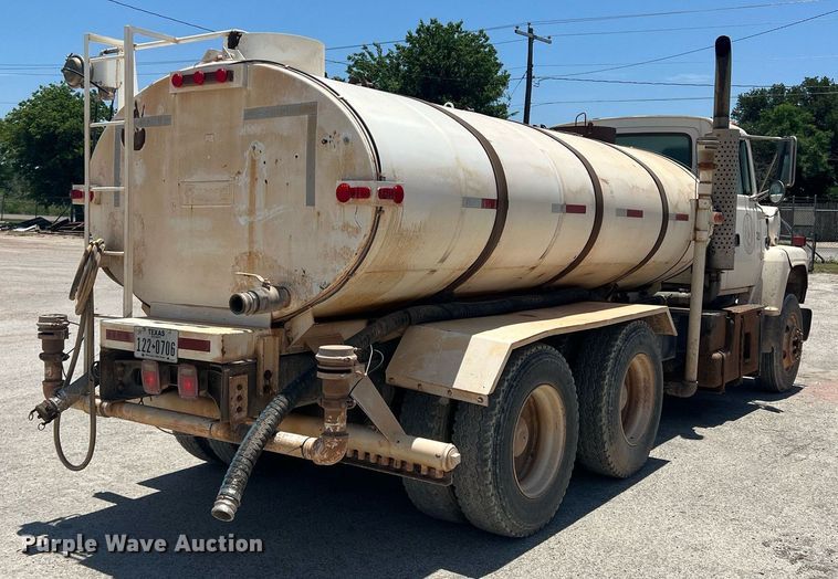 image for item DN3054 1995 Ford L9000  water truck
