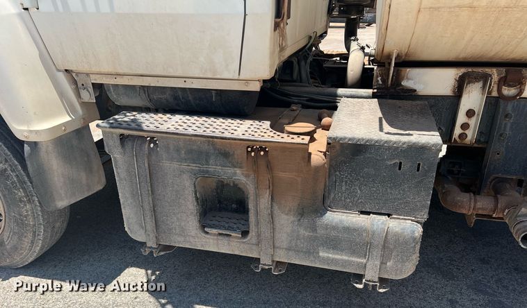 image for item DN3054 1995 Ford L9000  water truck