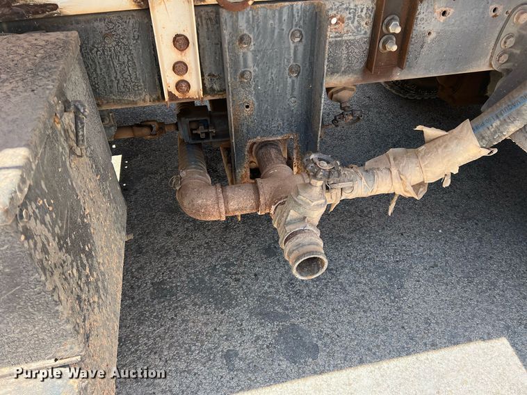 image for item DN3054 1995 Ford L9000  water truck