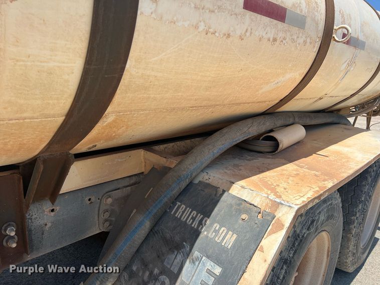 image for item DN3054 1995 Ford L9000  water truck