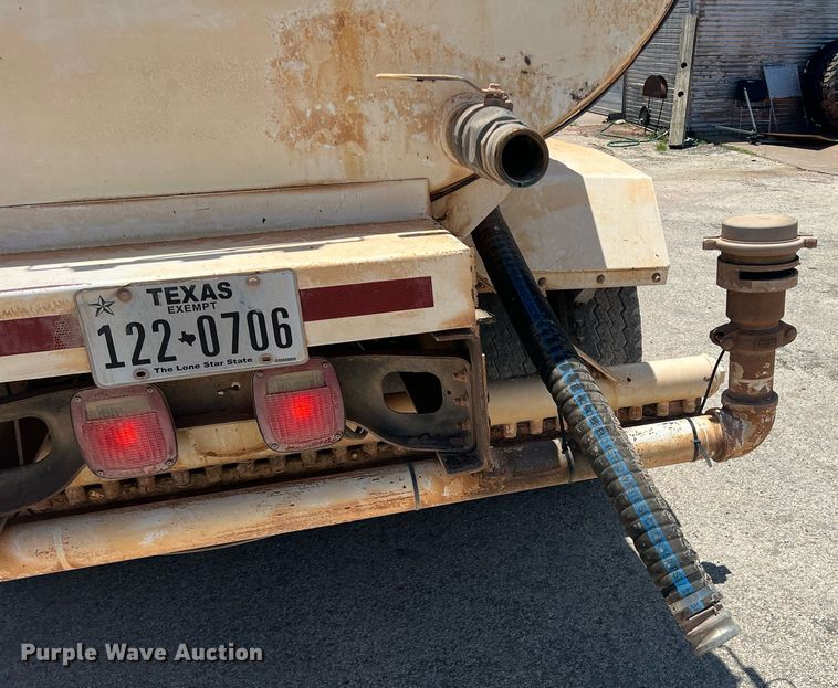 image for item DN3054 1995 Ford L9000  water truck