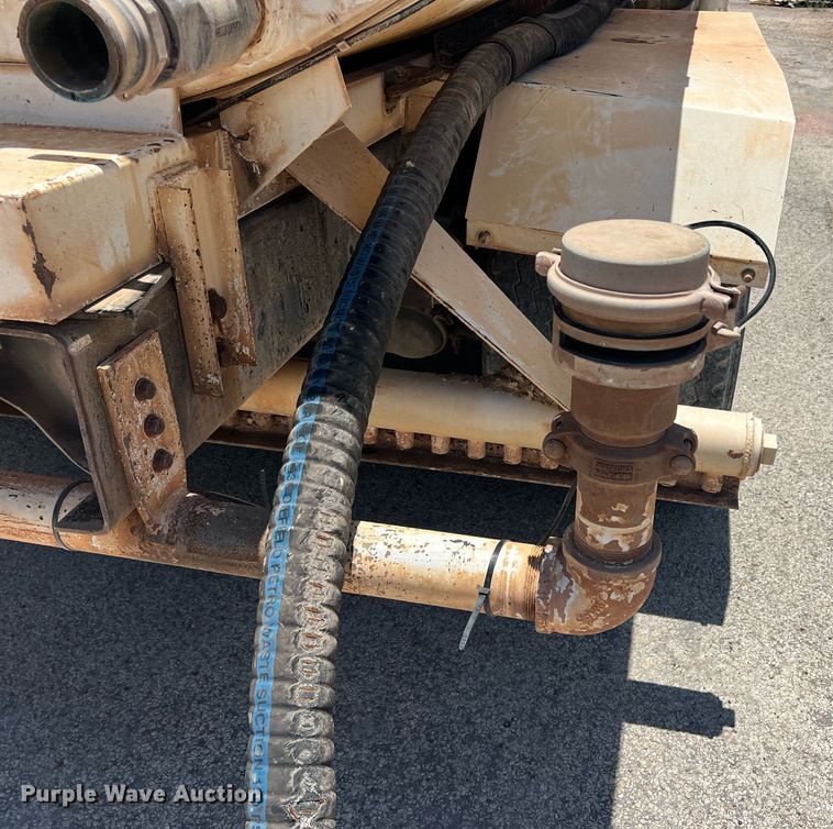 image for item DN3054 1995 Ford L9000  water truck