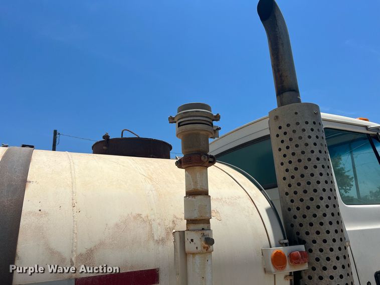 image for item DN3054 1995 Ford L9000  water truck