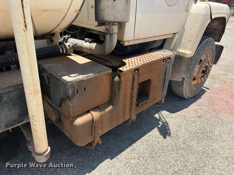 image for item DN3054 1995 Ford L9000  water truck