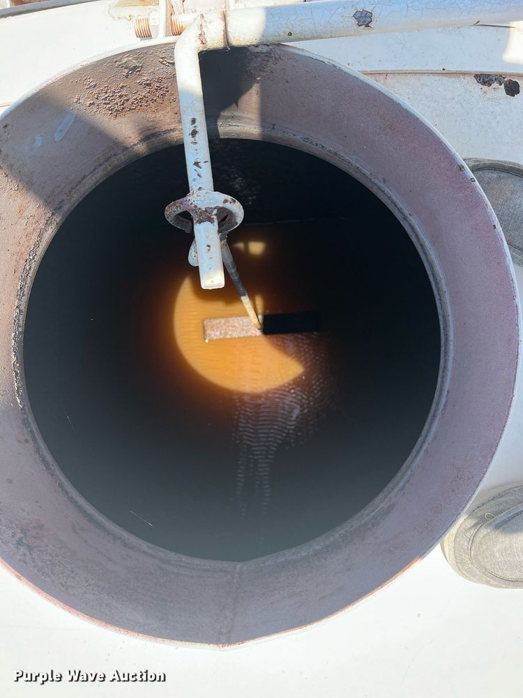 image for item DN3054 1995 Ford L9000  water truck