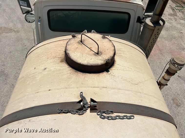 image for item DN3054 1995 Ford L9000  water truck