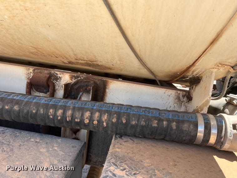 image for item DN3054 1995 Ford L9000  water truck