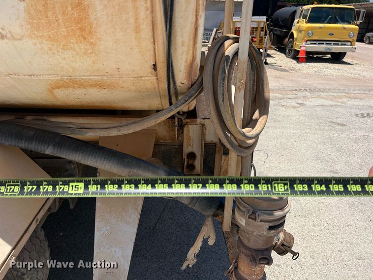 image for item DN3054 1995 Ford L9000  water truck