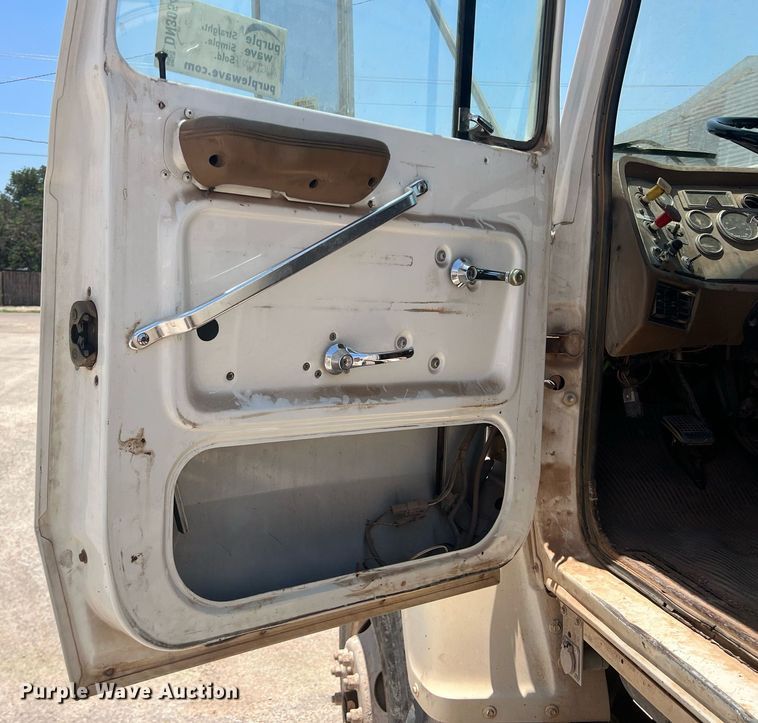 image for item DN3054 1995 Ford L9000  water truck