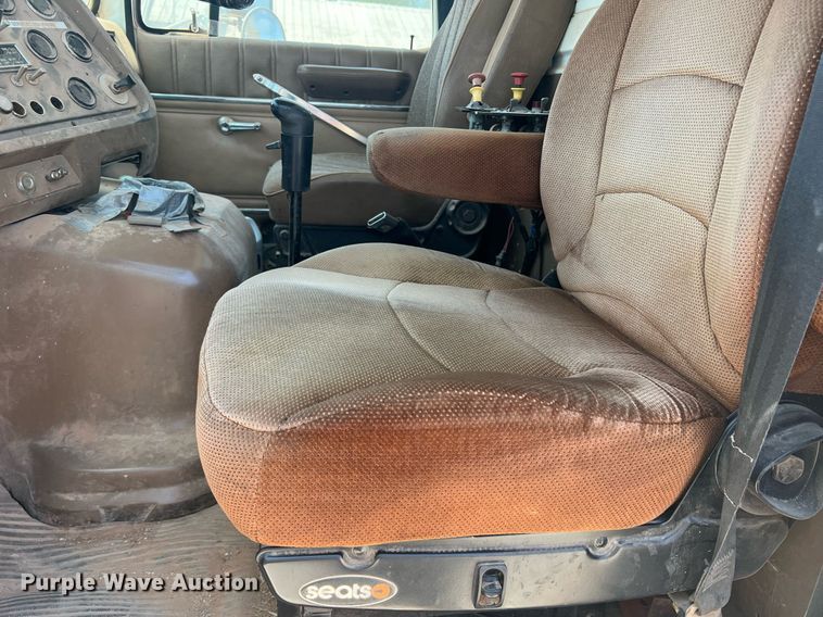 image for item DN3054 1995 Ford L9000  water truck