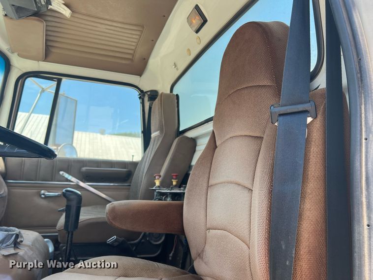 image for item DN3054 1995 Ford L9000  water truck