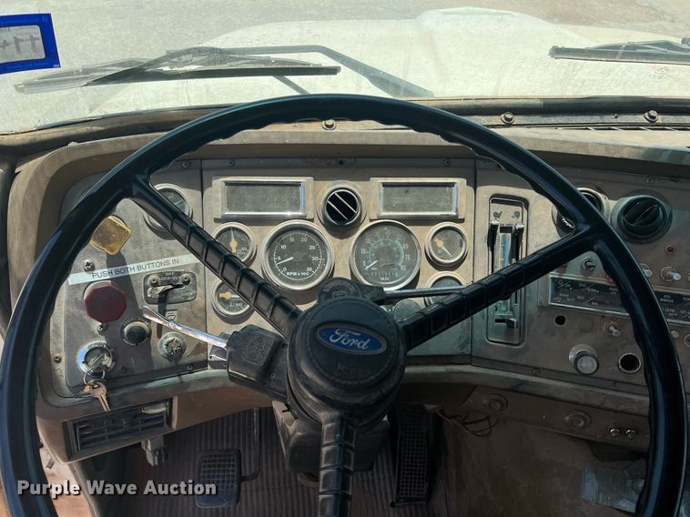 image for item DN3054 1995 Ford L9000  water truck