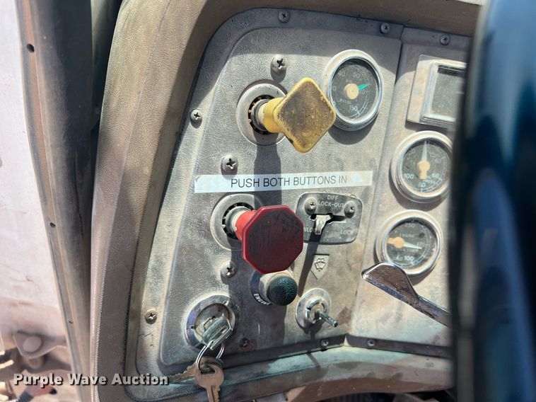 image for item DN3054 1995 Ford L9000  water truck