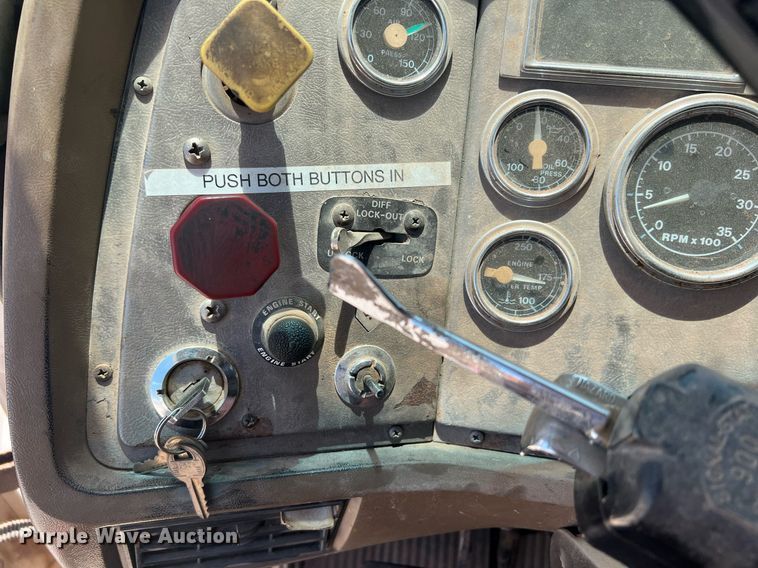 image for item DN3054 1995 Ford L9000  water truck